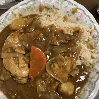 手羽先と豚肉のボリュームカレー！